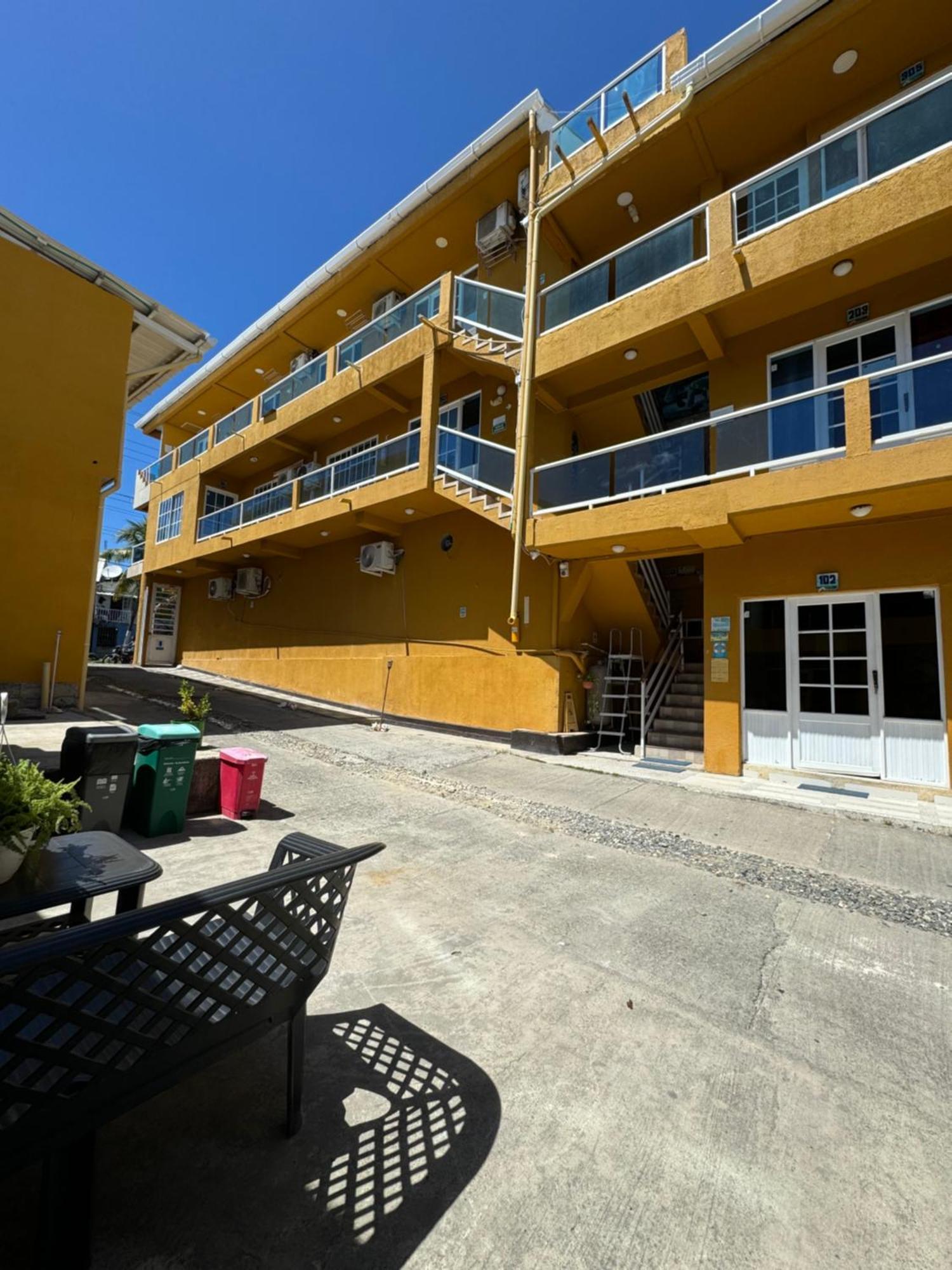 Sea Life Apartamentos En Via Principal Centro Y San Luis San Andrés Esterno foto