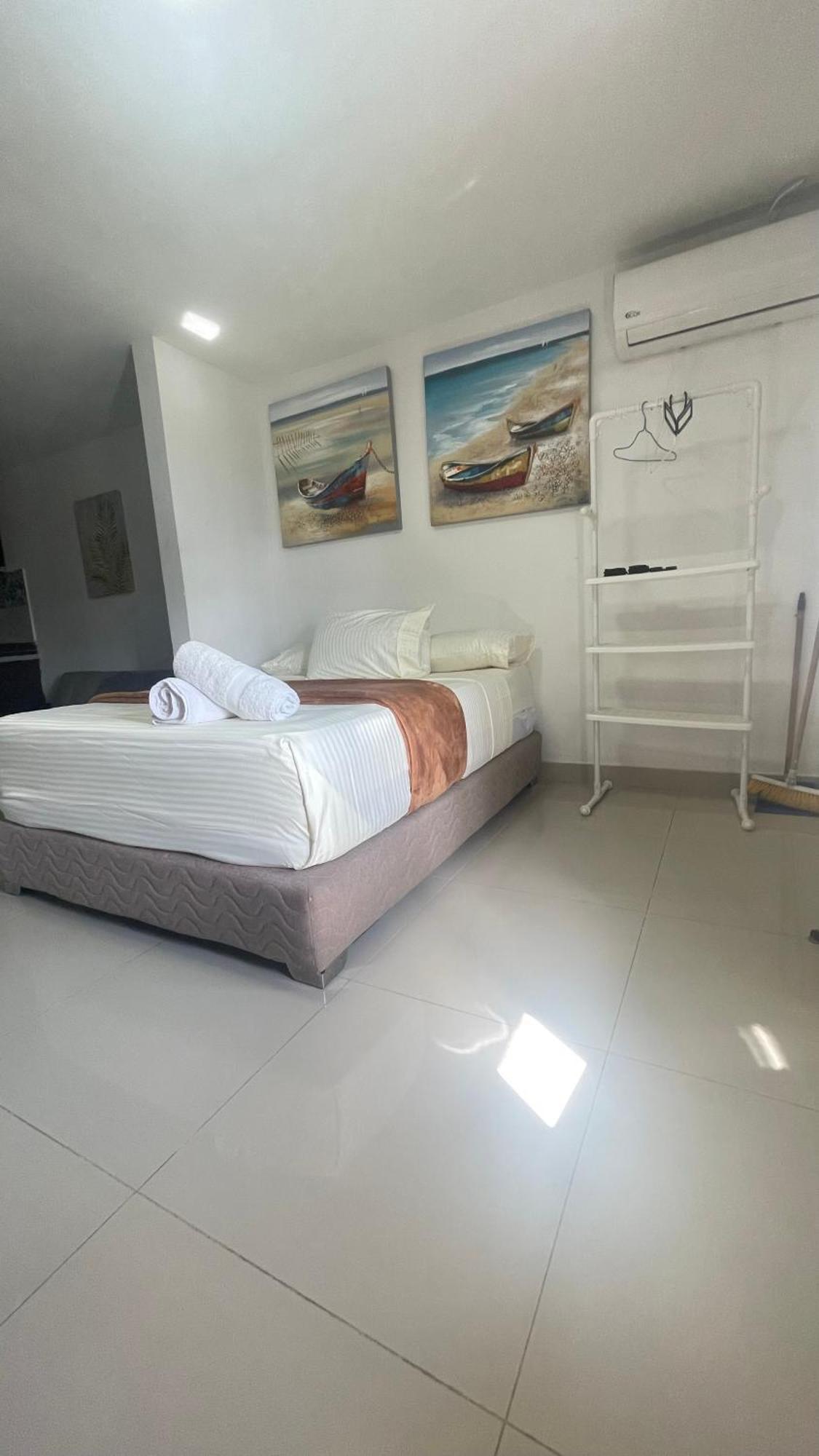 Sea Life Apartamentos En Via Principal Centro Y San Luis San Andrés Esterno foto