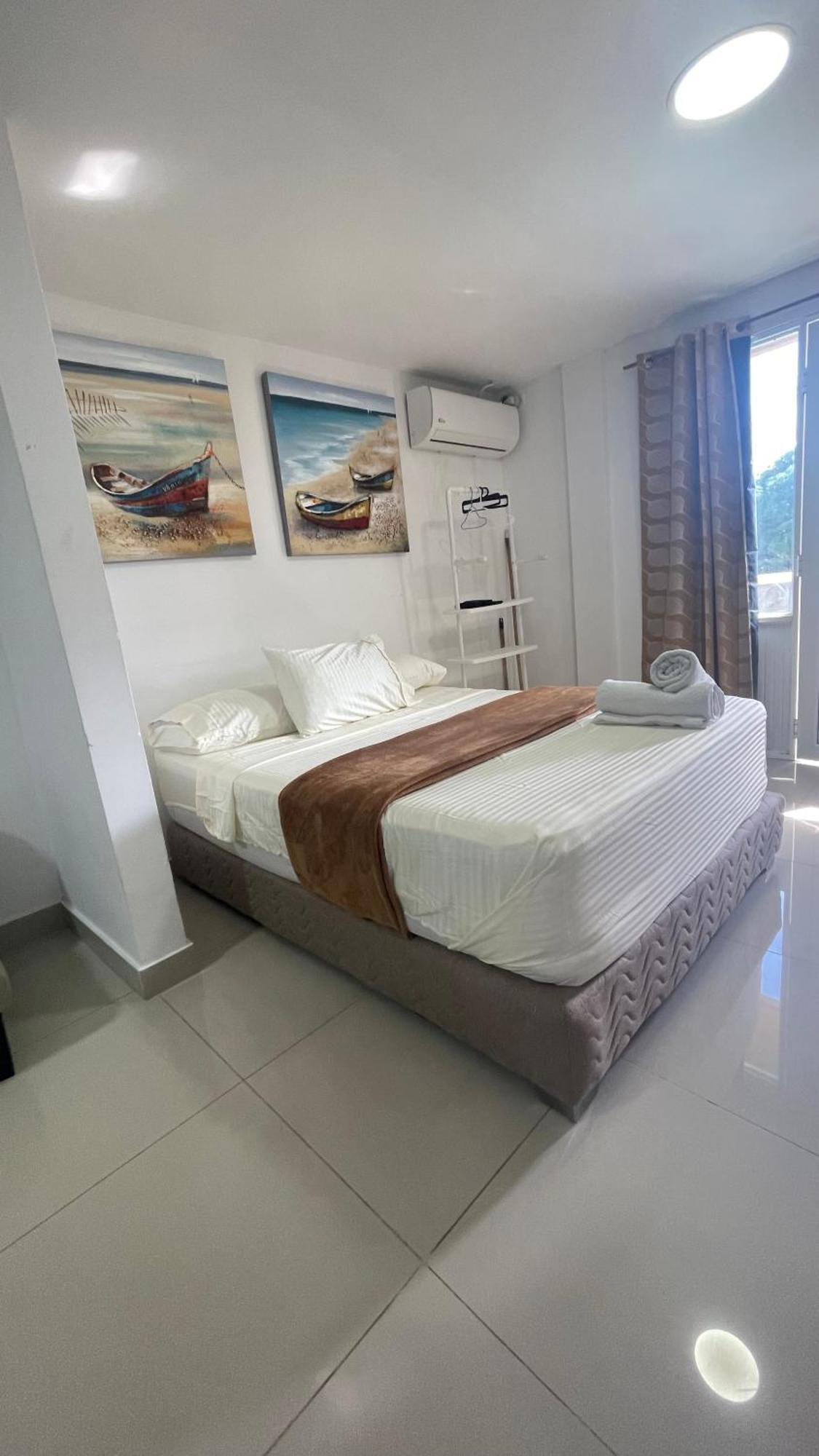 Sea Life Apartamentos En Via Principal Centro Y San Luis San Andrés Esterno foto
