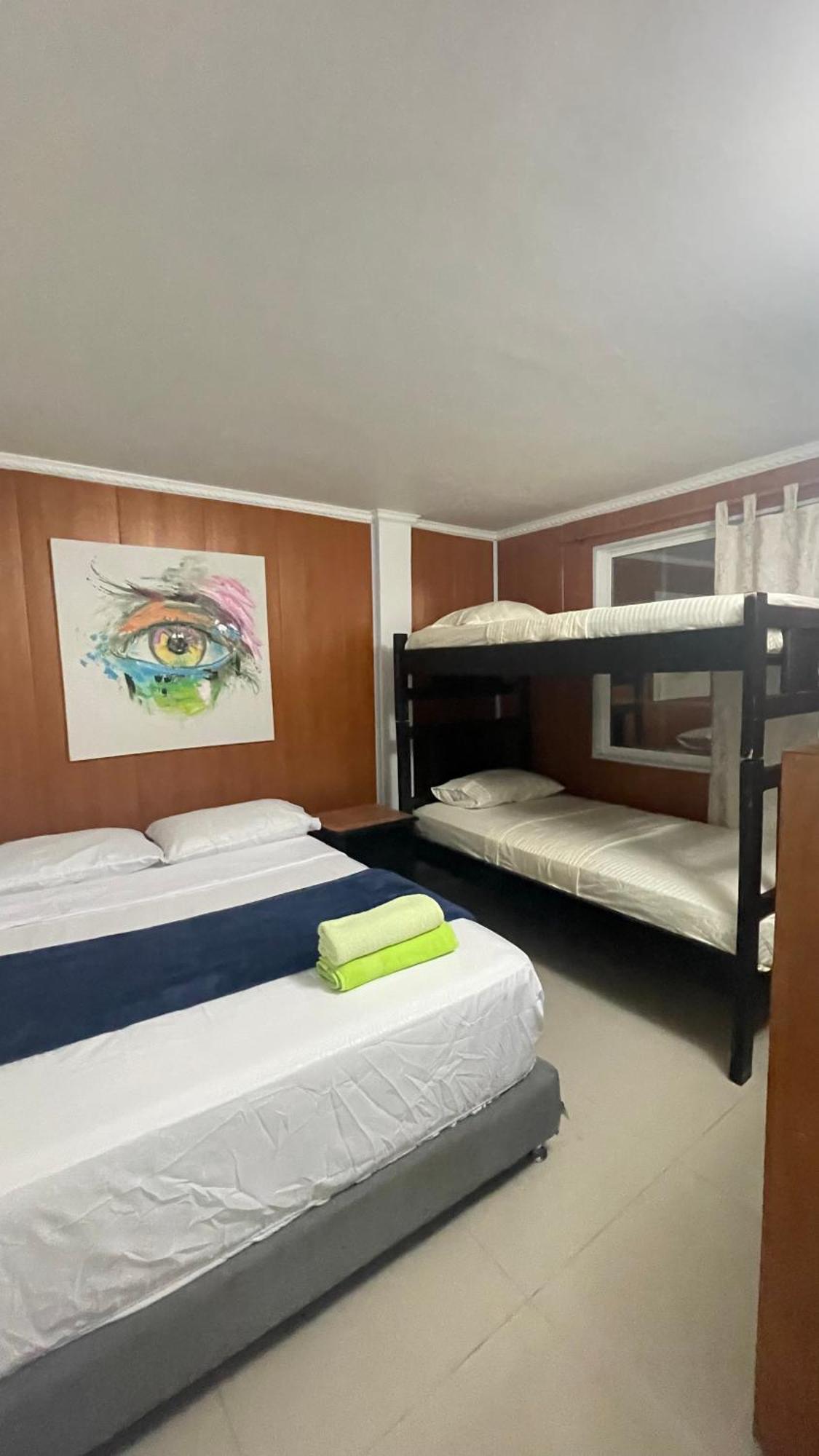 Sea Life Apartamentos En Via Principal Centro Y San Luis San Andrés Esterno foto