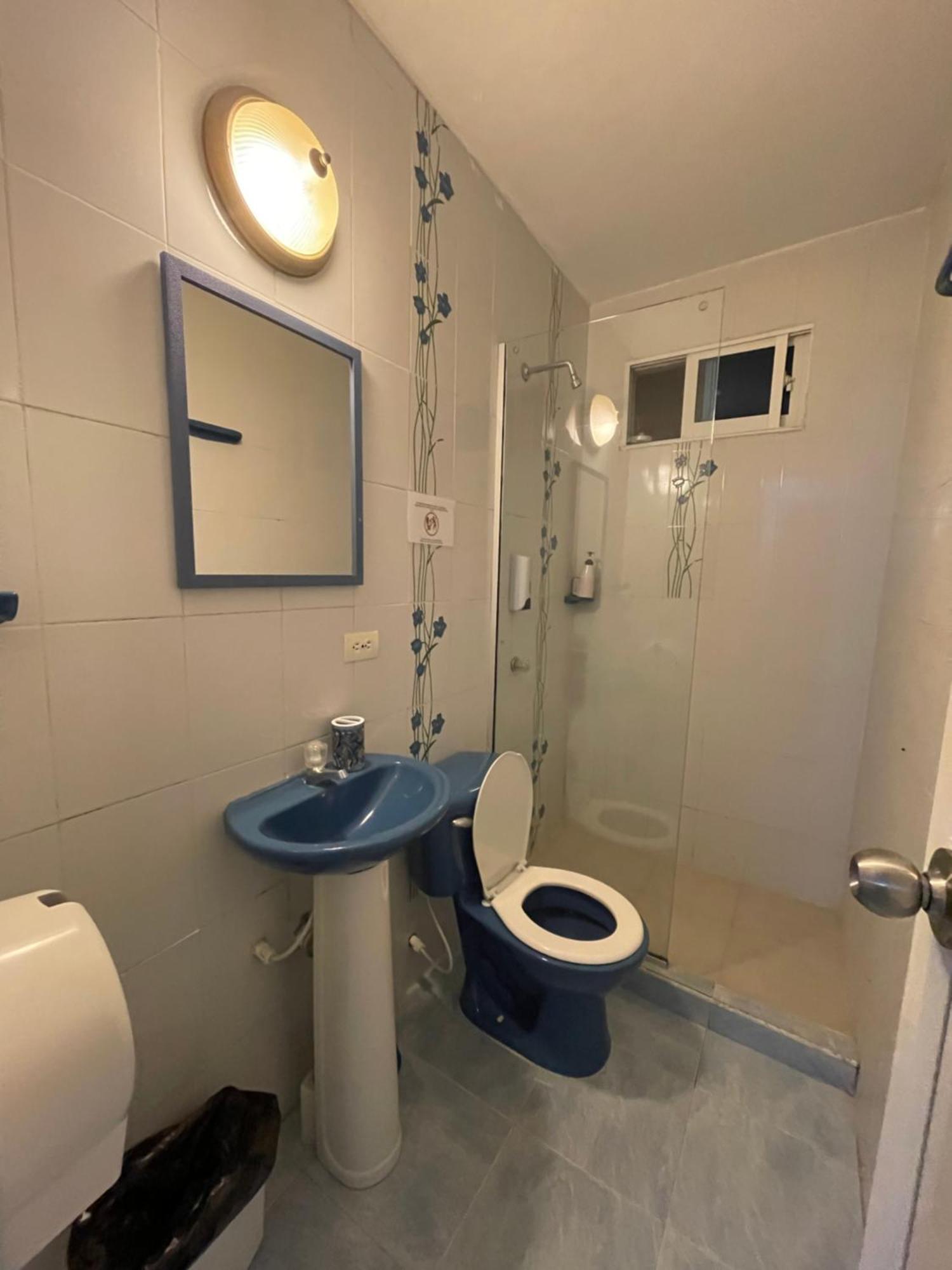 Sea Life Apartamentos En Via Principal Centro Y San Luis San Andrés Esterno foto